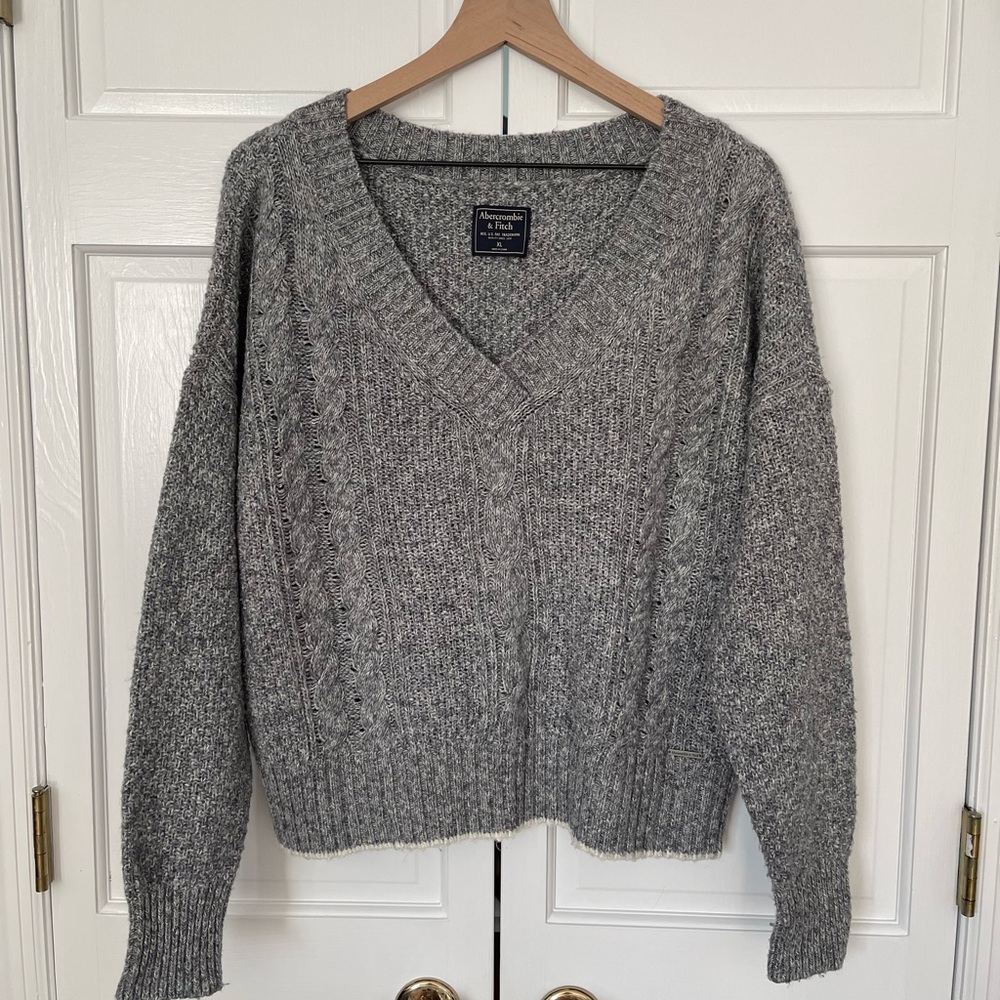 Abercrombie & Fitch Cable Knit V-neck Sweater